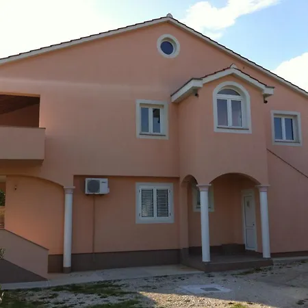 Spacious Lena Near The Beach Appartamento Privlaka (Zadar)