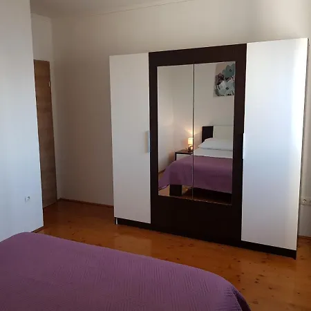 Spacious Lena Near The Beach Appartamento Privlaka (Zadar)