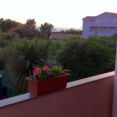 Spacious Lena Near The Beach *