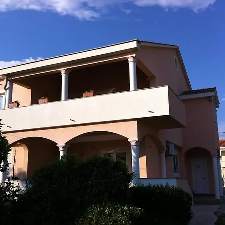 Appartamento Spacious Lena Near The Beach